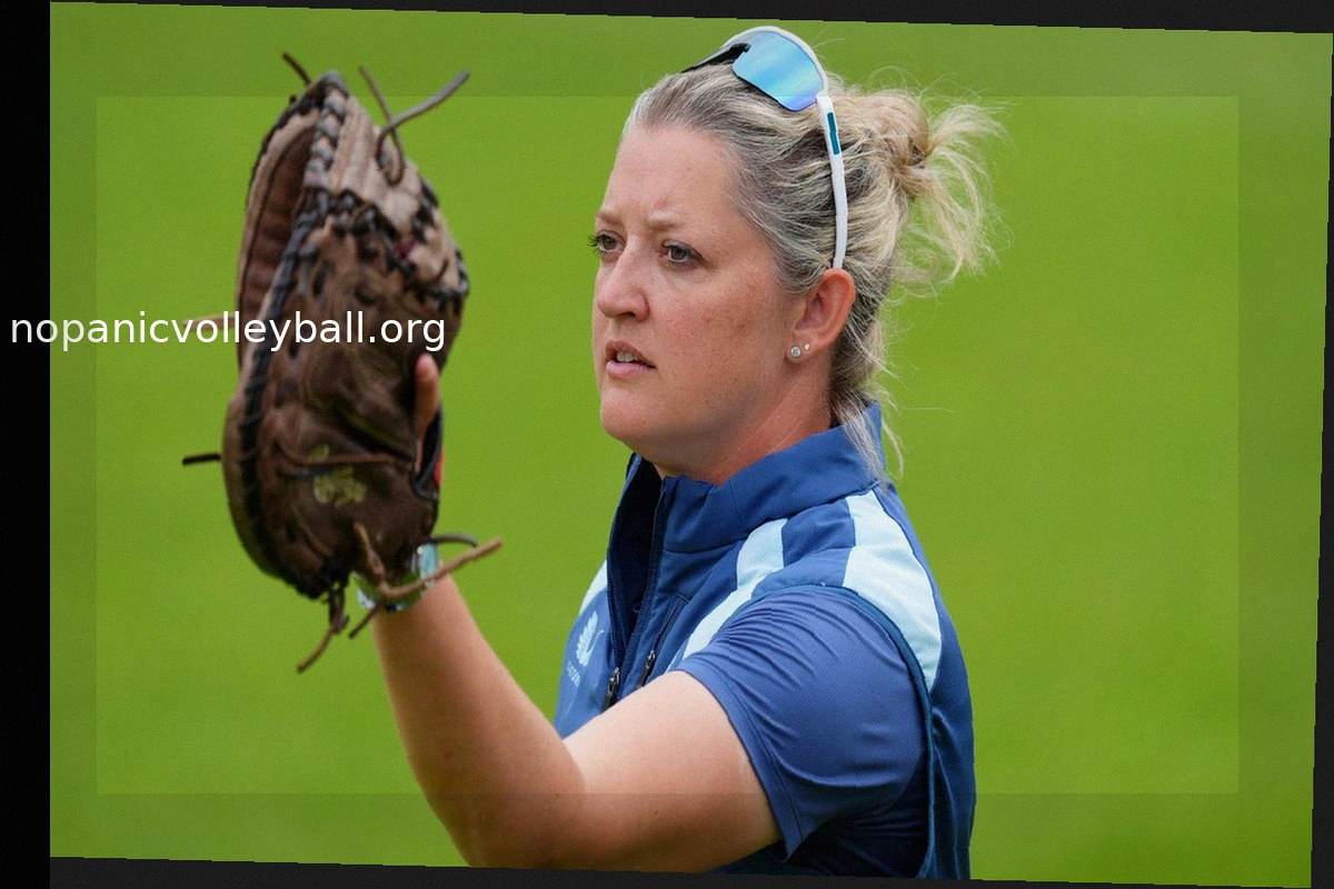 Sarah Taylor: Coaching England's Men's Team is "Strange but Amazing"